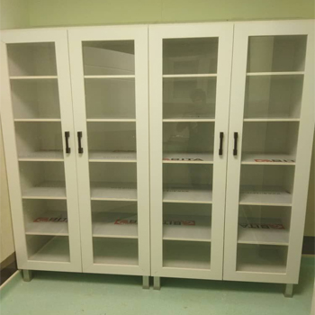 قفسه ایستاده